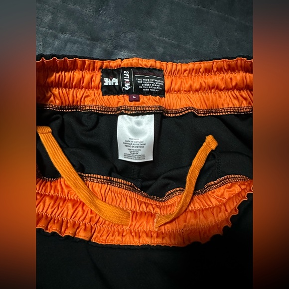 NWOT NBA LAB Two Hype Black Colorful Print New York KNICKS Shorts Mens Large - Picture 6 of 6